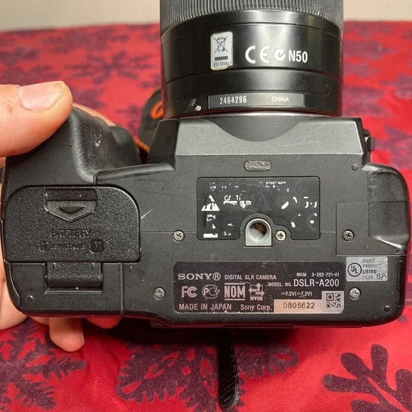 Sony Alpha DSLR-A200 10.2MP with 18-70mm Zoom Lens Bundle
